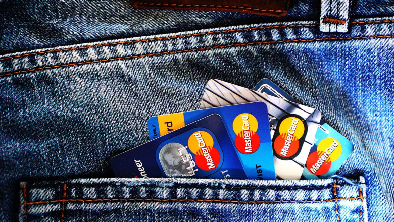 Jak nie dać się okraść przy wypłacie pieniędzy z bankomatu - Czym jest Skimming?