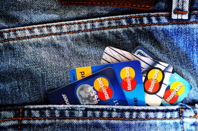 Jak nie dać się okraść przy wypłacie pieniędzy z bankomatu - Czym jest Skimming?