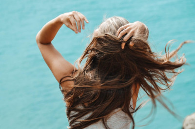 Jak dbać o włosy latem? Sprawdzone sposoby.